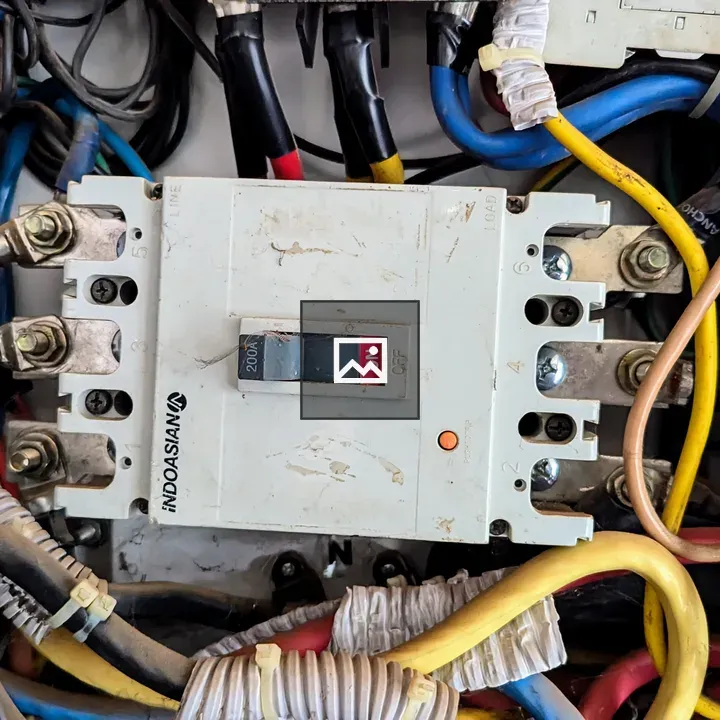 200-Amp Breaker Close-Up