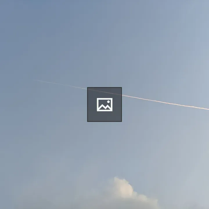 Lone contrail