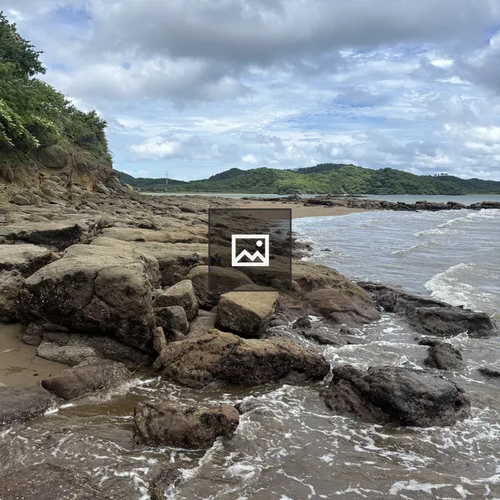 Rocky shoreline waves
