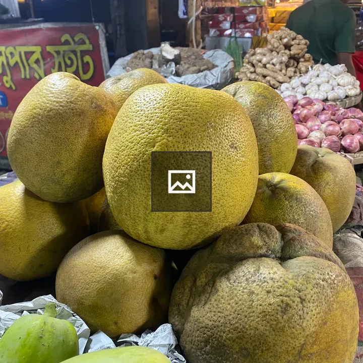 Pomelo display at market stall