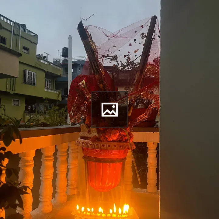 Red planter with oil lamps