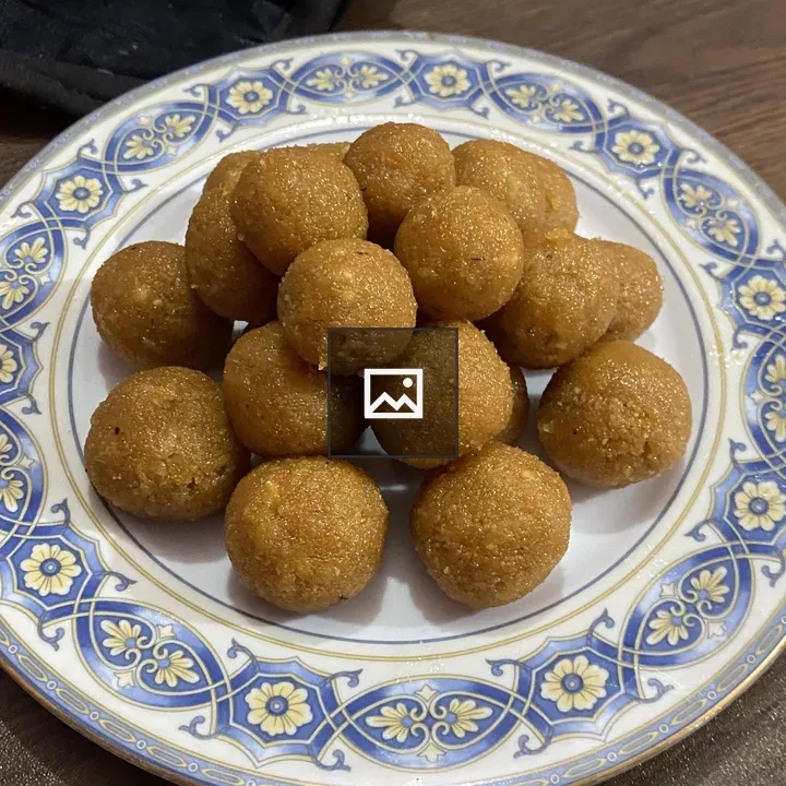 Plate of naru treats on dish
