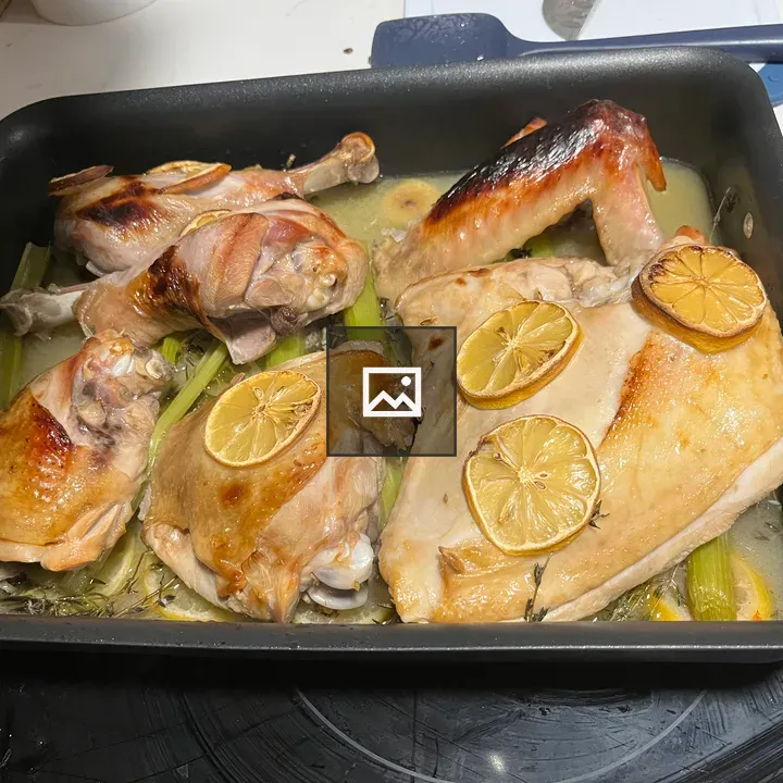Turkey in lemon-covered pan