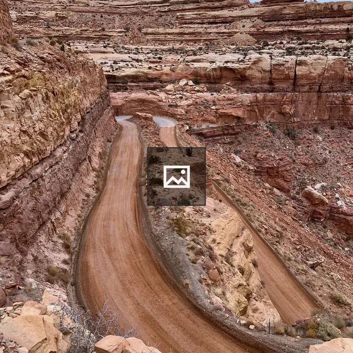 Dangerous dirt road on Moki Dugway