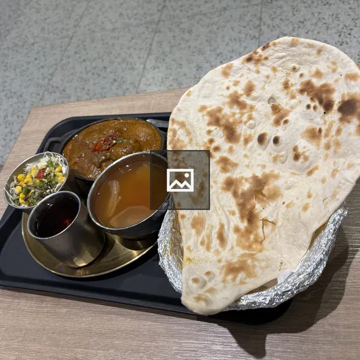 Naan with Curry Tray