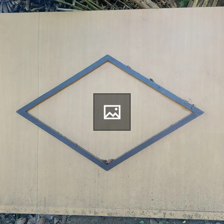 Diamond-frame on Wooden Board