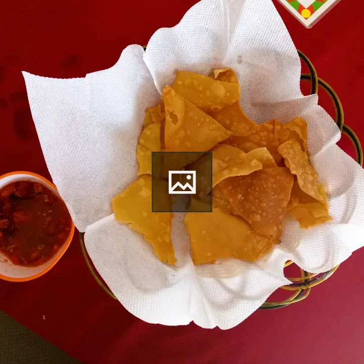 Nachos in Basket with Salsa
