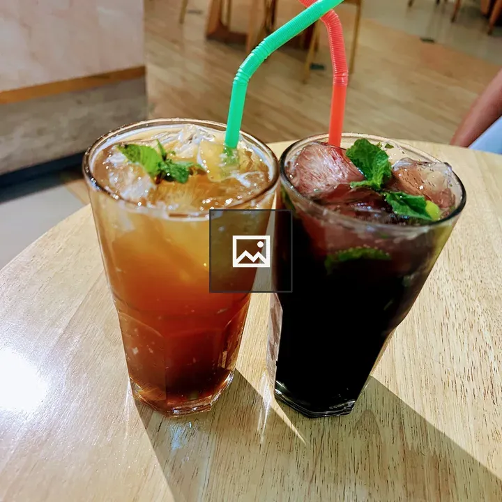 Two glasses of iced tea