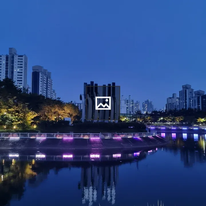Night view of Daecheon Lake
