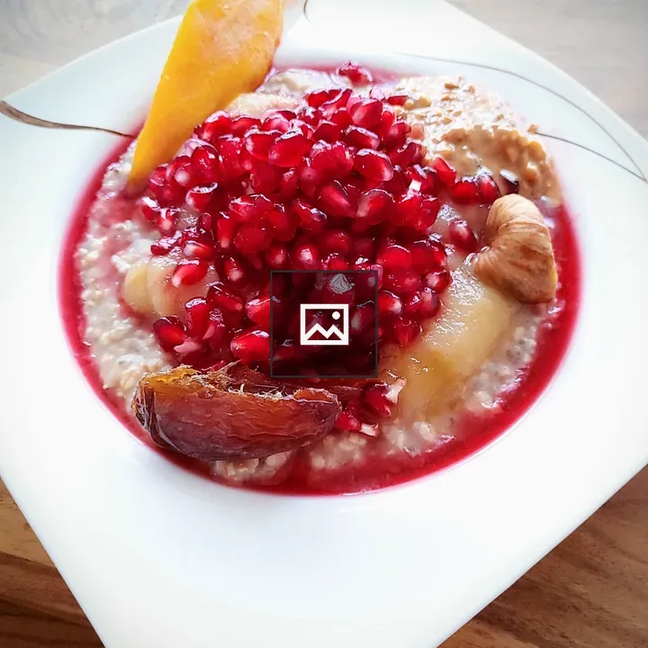 Porridge with Pomegranate