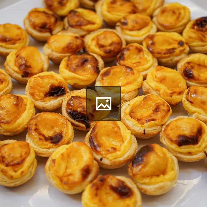 Pastéis de nata on a plate