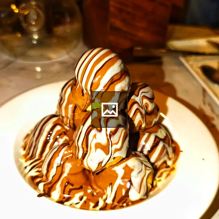 A stack of ice cream scoops