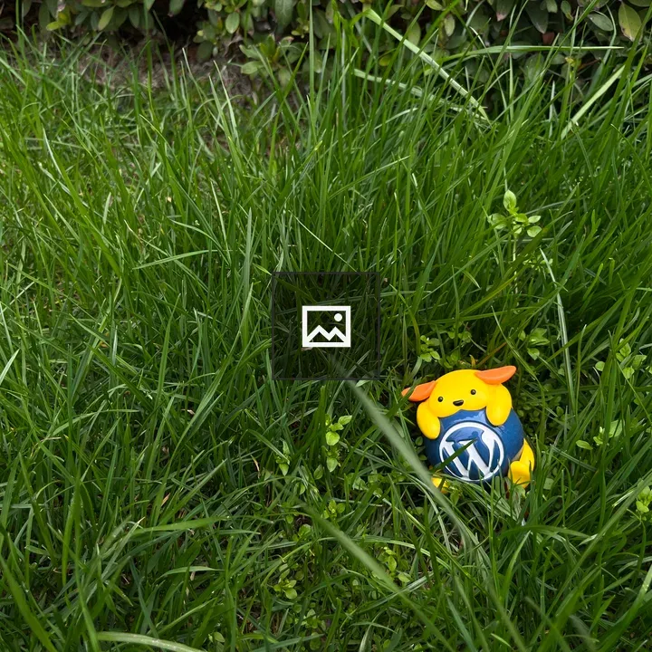 Wapuu in Green Grass