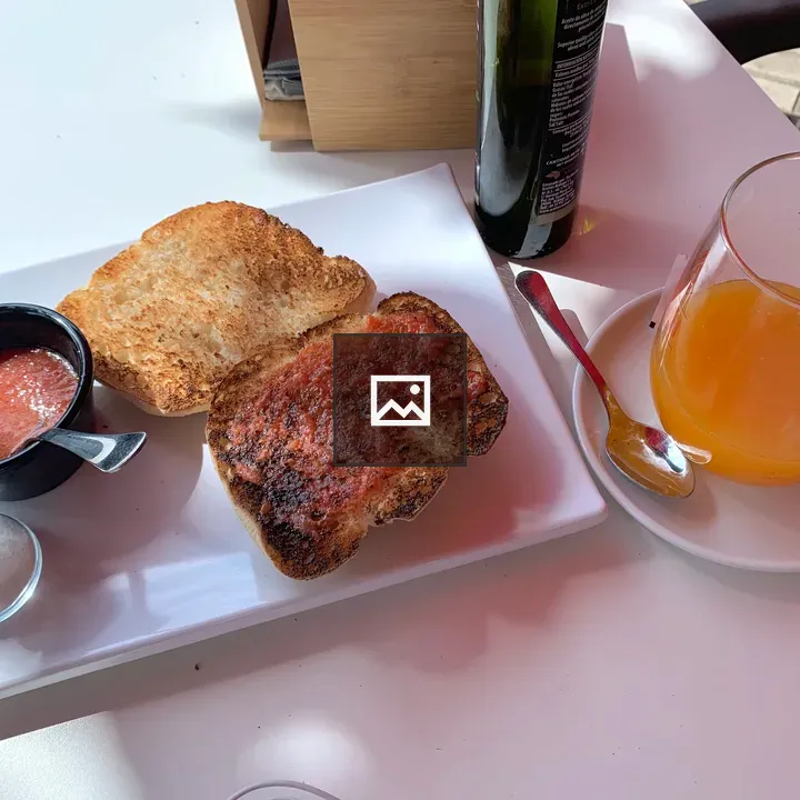 Traditional Spanish breakfast toast