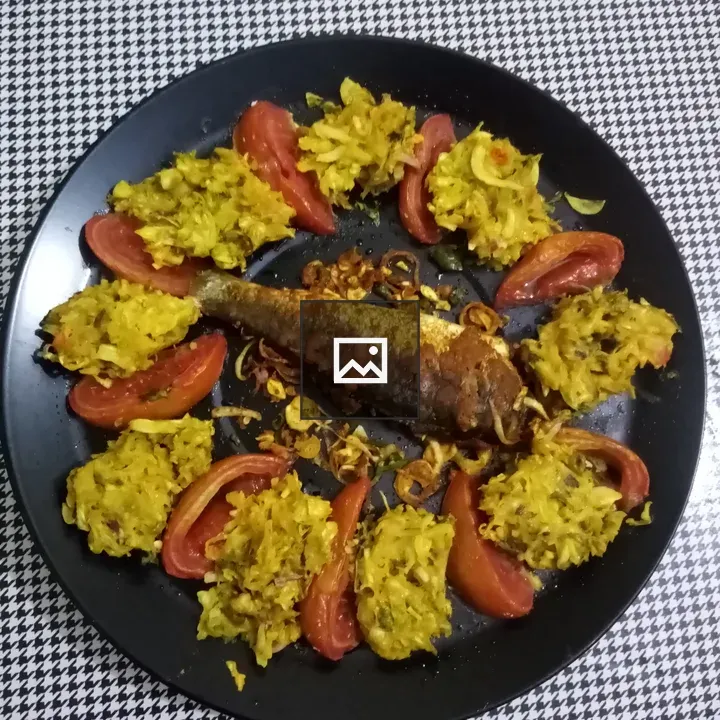 Oven baked fish with cabbage and tomato
