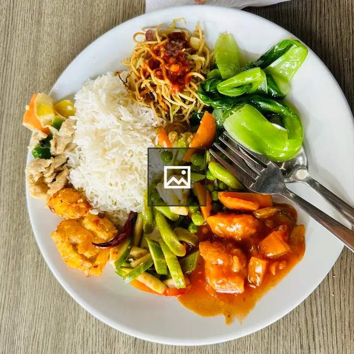 Rice plate with tofu chicken and noodles