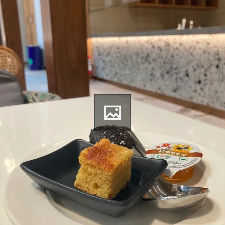 Pineapple cake with honey