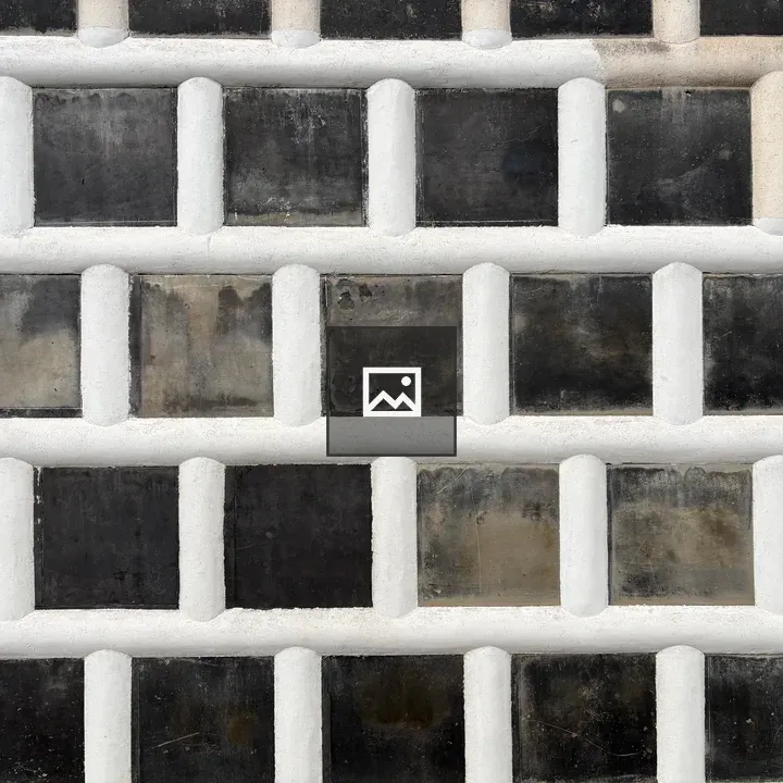 Namako Wall with Geometric Grid