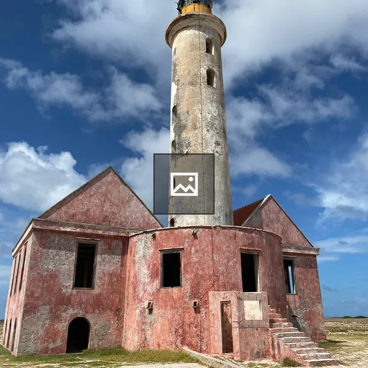 Abandoned pink lighthouse on Klein Curaçao