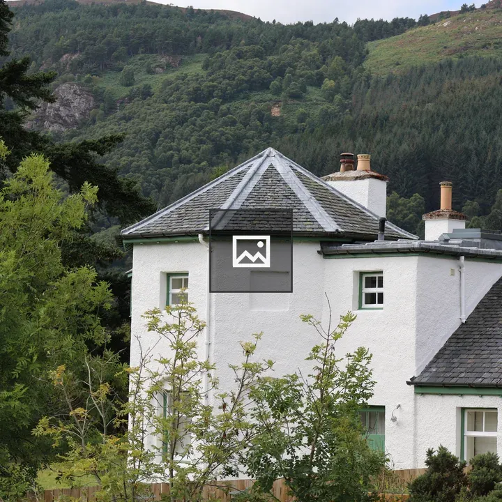 Bona Lighthouse Cottage on Loch Ness