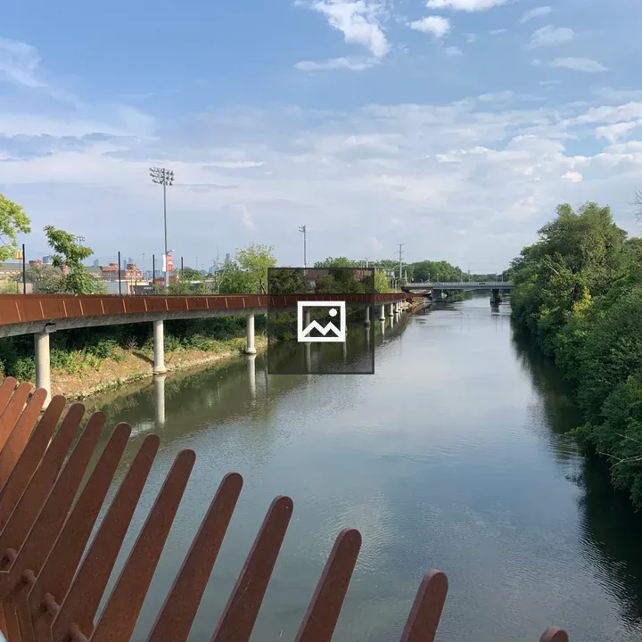 Chicago bicycle path over river