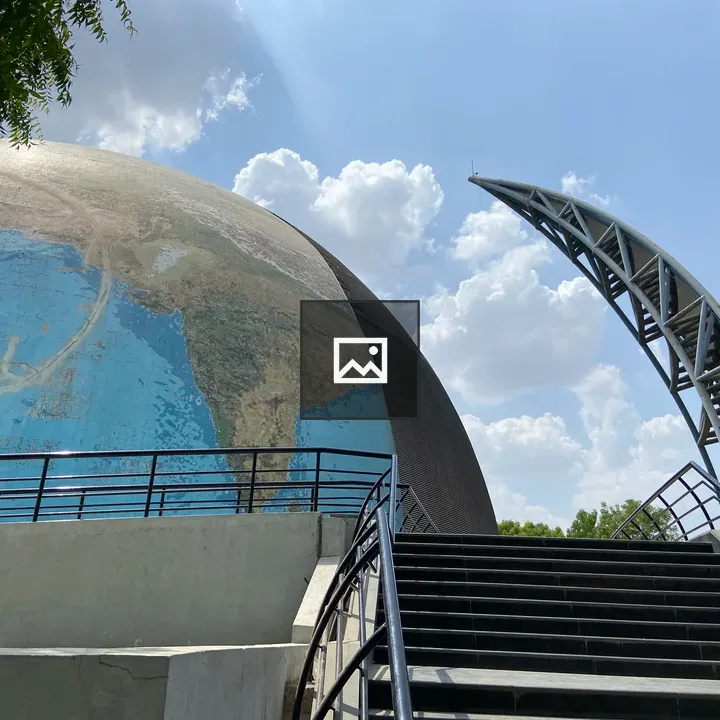 Globe-like Structure with Curved Metal Feature