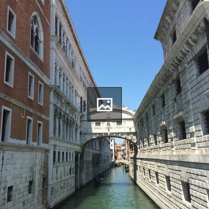 Bridge Ponte della Paglia in Venice
