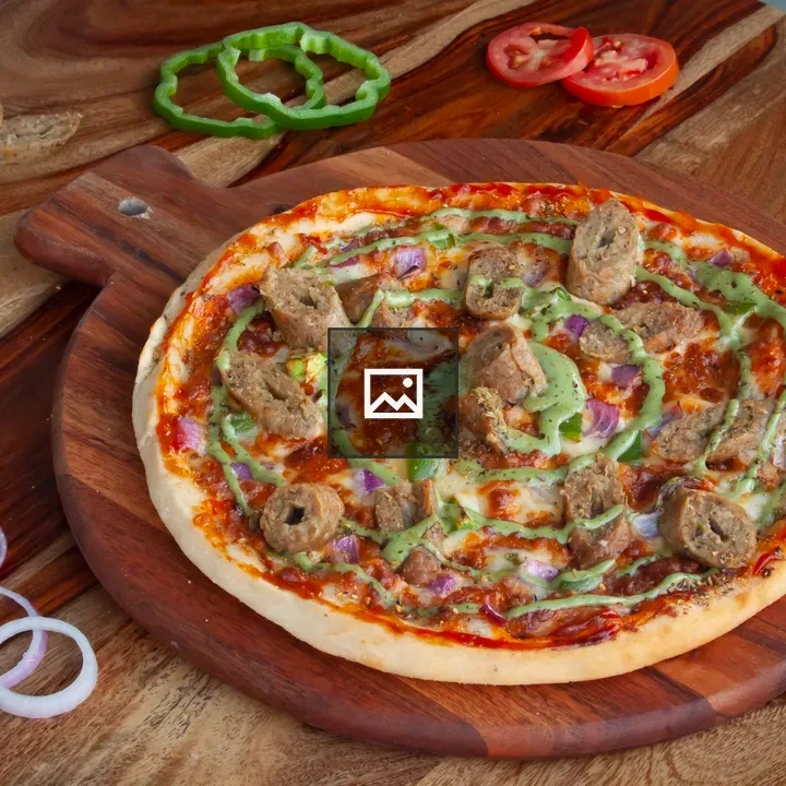 Grilled chicken seekh kebab pizza