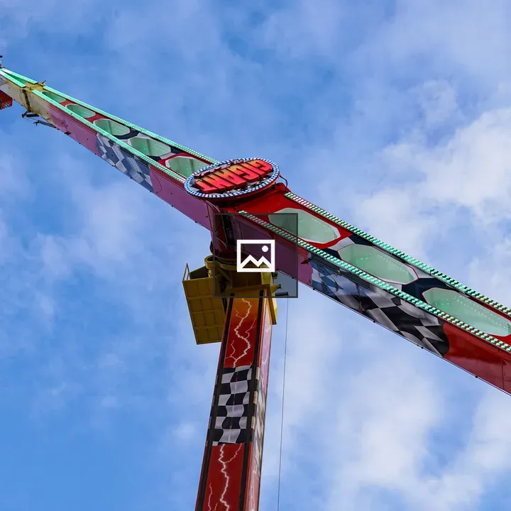 GIGANT amusement ride against sky