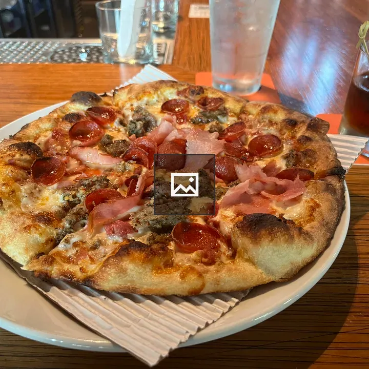 Thin crust pizza with bacon and pepperoni