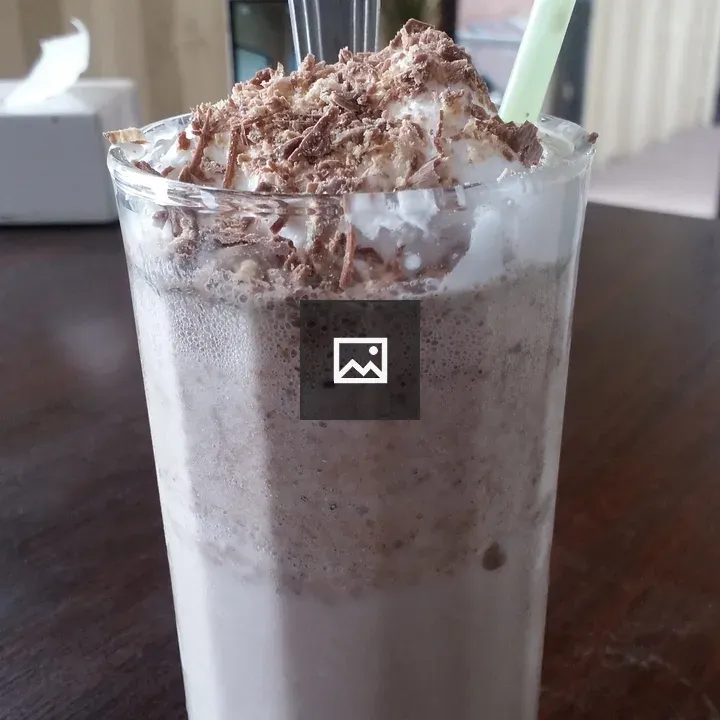 Oreo Milkshake in Glass