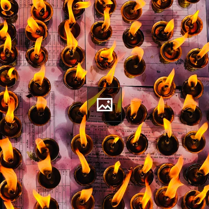 Top-down grid of oil lamps