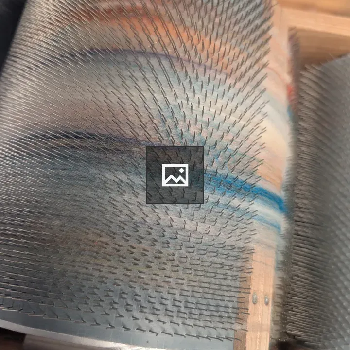 Drum carder for wool spinning