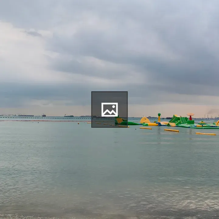 Inflatable obstacle course on water