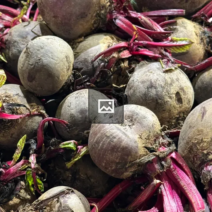 Pile of beetroots with dirt