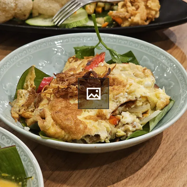 Chicken omelette in a bowl
