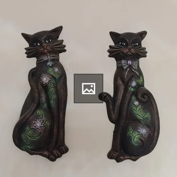 Decorative cat figurines pair