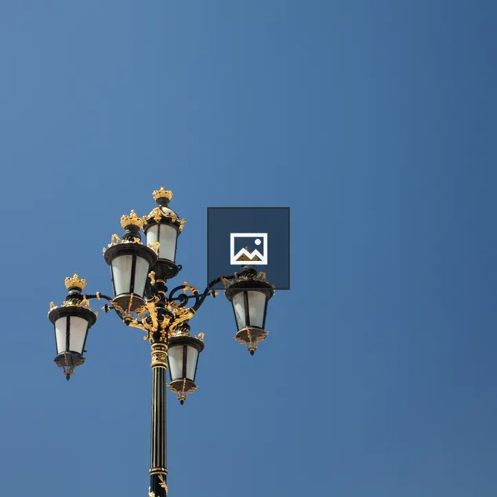 Elaborate lamppost