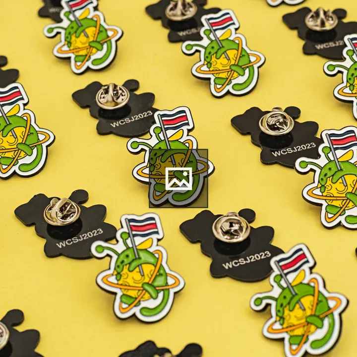 Pines de Wapuu Pins