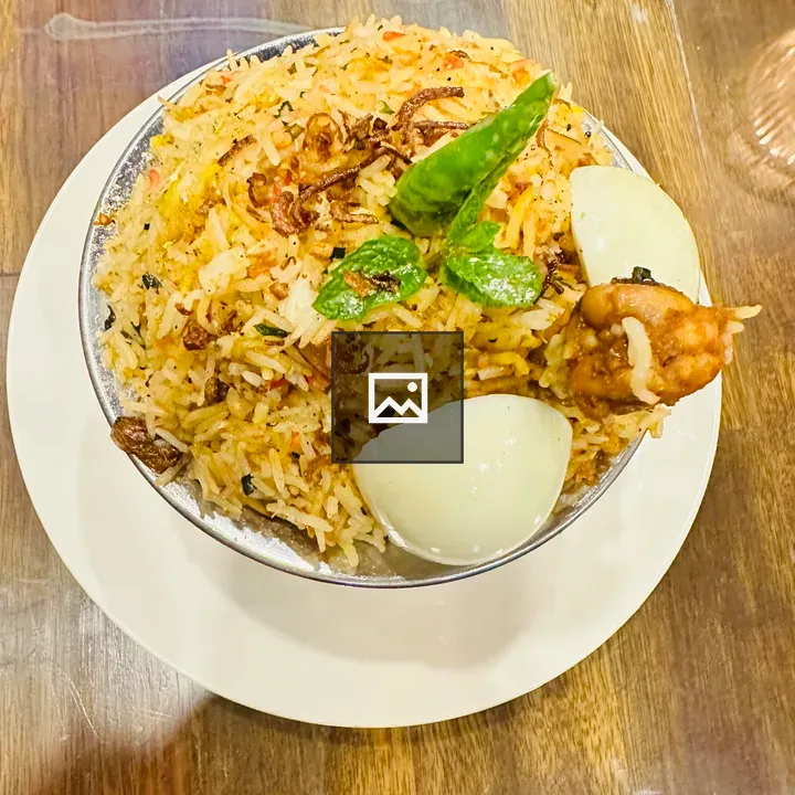 Decorated bowl of Chicken biryani
