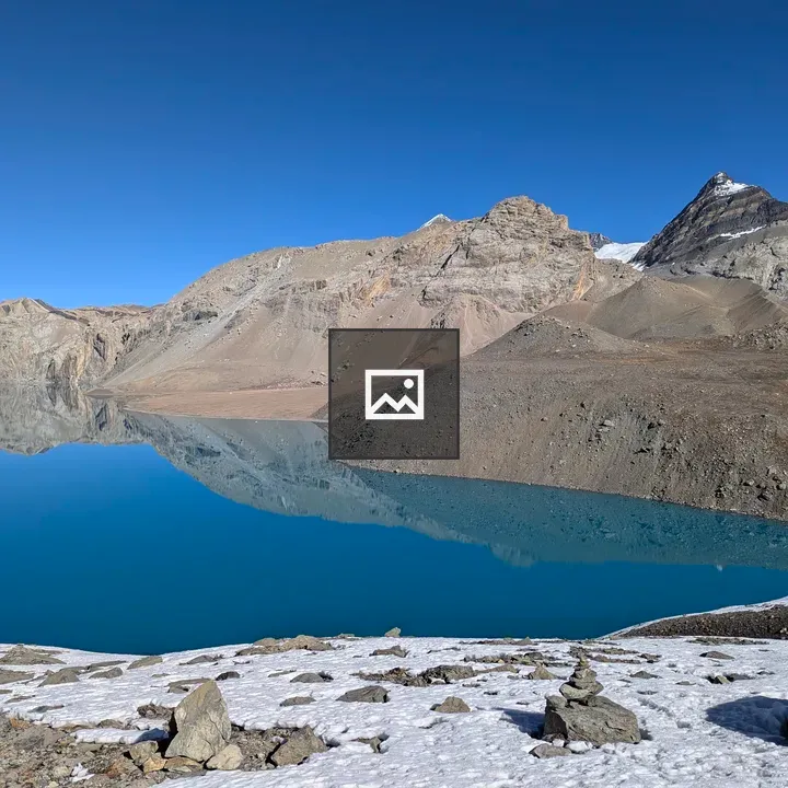 Snowy rocks to Tilicho Lake