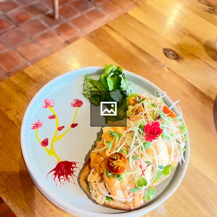 Open sandwich on plate