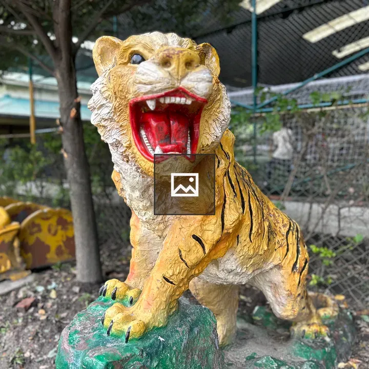 Tiger statue close-up