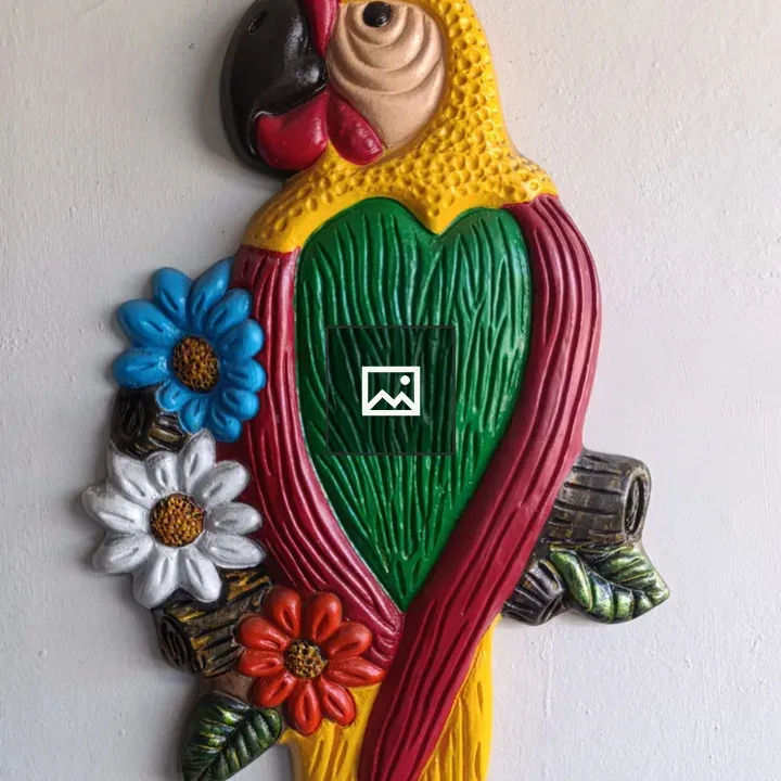 Parrot-shaped wall hanging