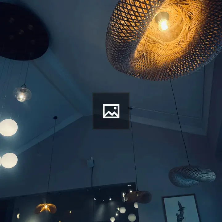 Pendant light ceiling arrangement