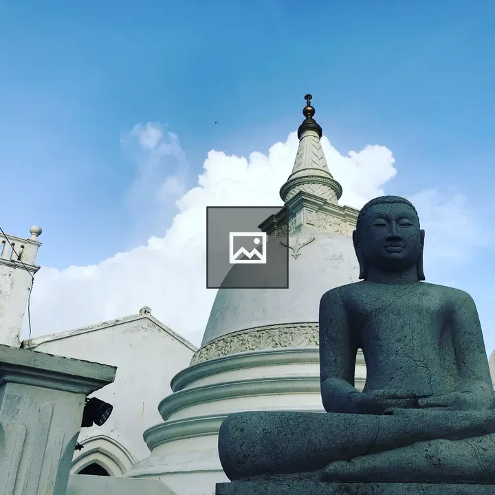 Stupa and Buddha in Galle