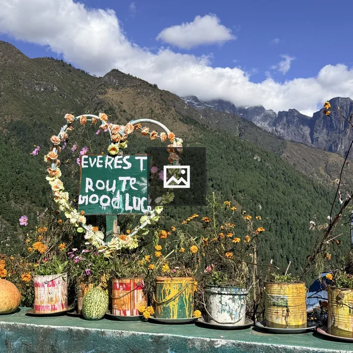 Heart-shaped Floral Everest Sign