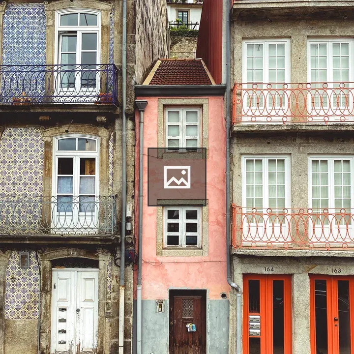 Porto: Old Colorful Buildings