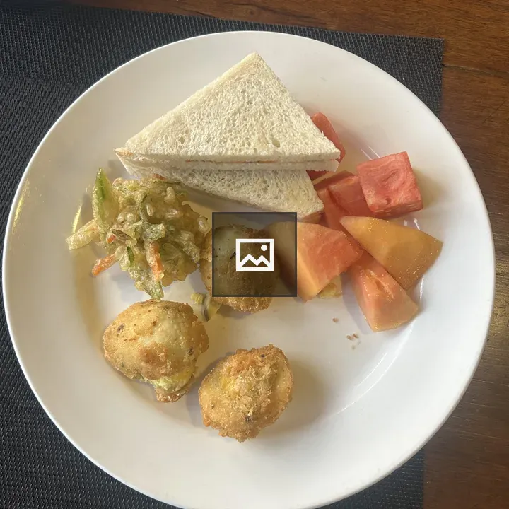Sandwiches and Papaya with Tempura