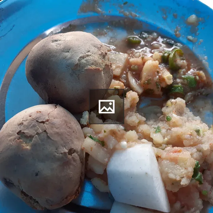 Blue plate with bread rolls and mashed potatoes